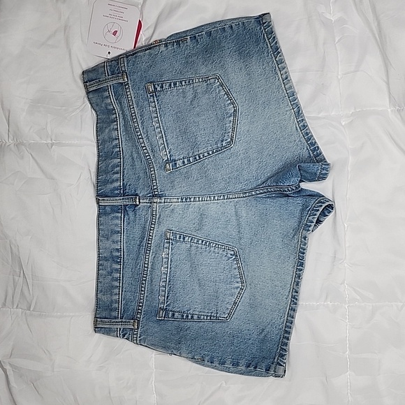 ISABEL MATERNITY by Ingrid & Isabel Grow With You Blue Midi Shorts. Size:8 - Picture 3 of 11